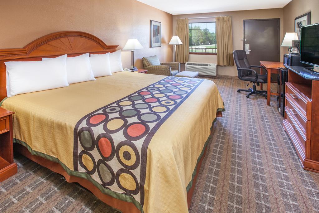 Super 8 By Wyndham Clinton Hotel Ngoại thất bức ảnh